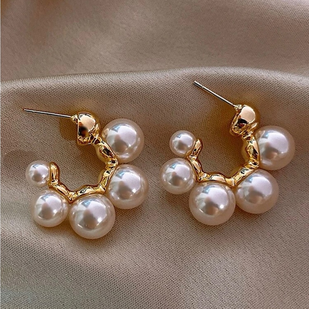✨Faux Pearl Hoop Earrings - Picture 5 of 8